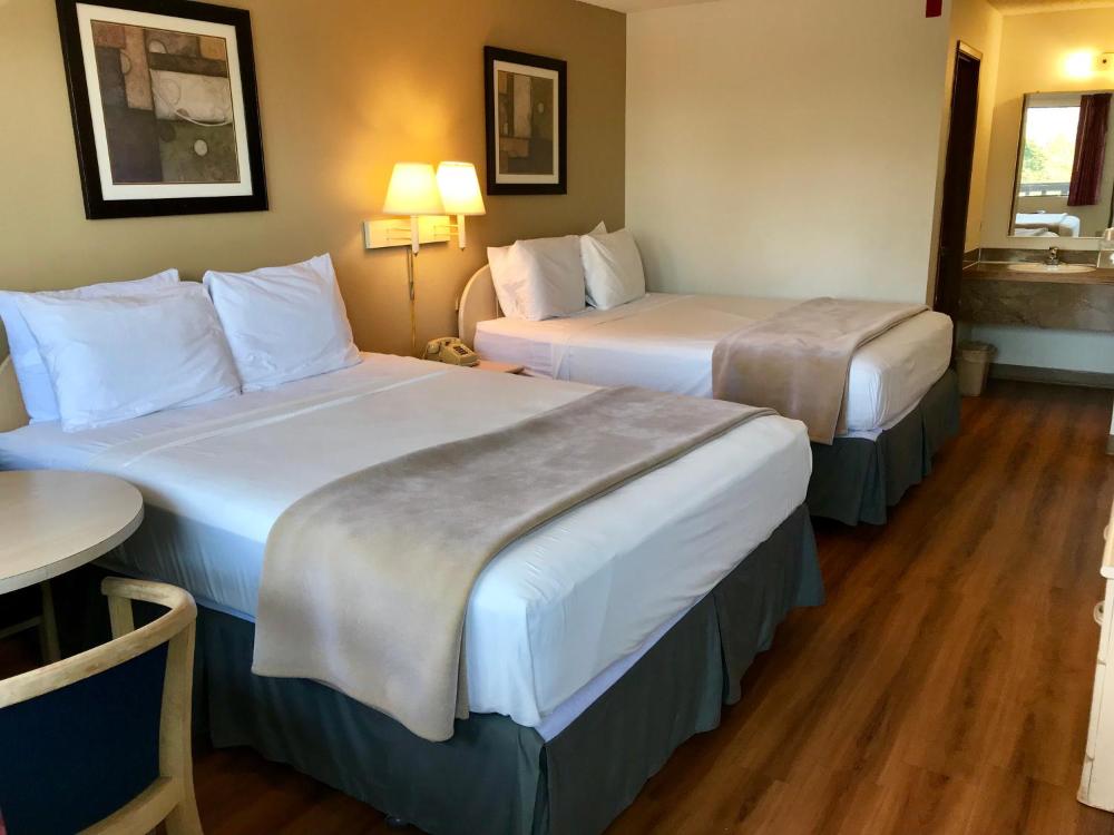 Queen Room with Two Queen Beds interior