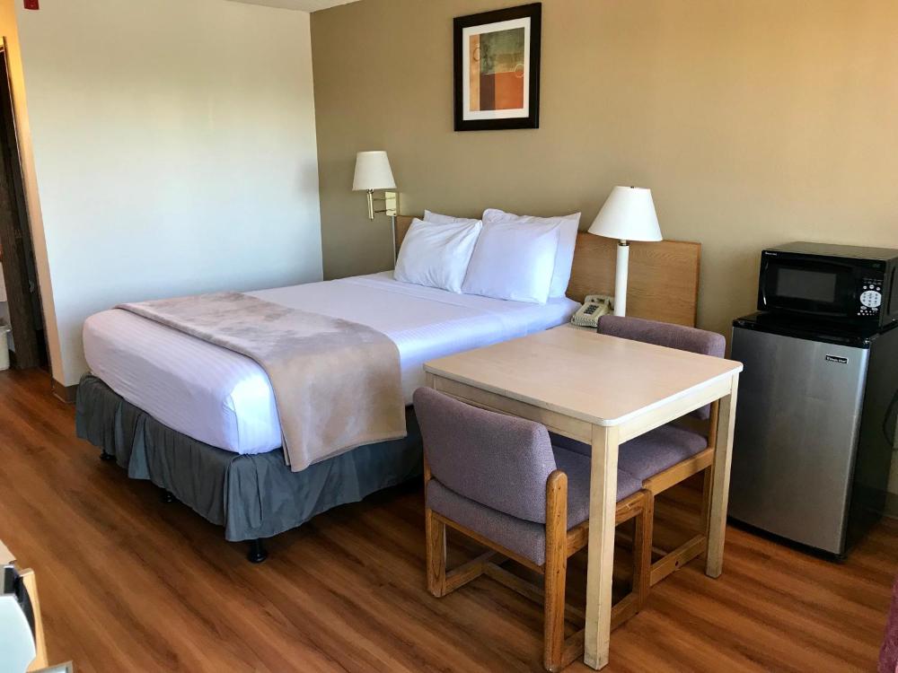 Queen Room interior